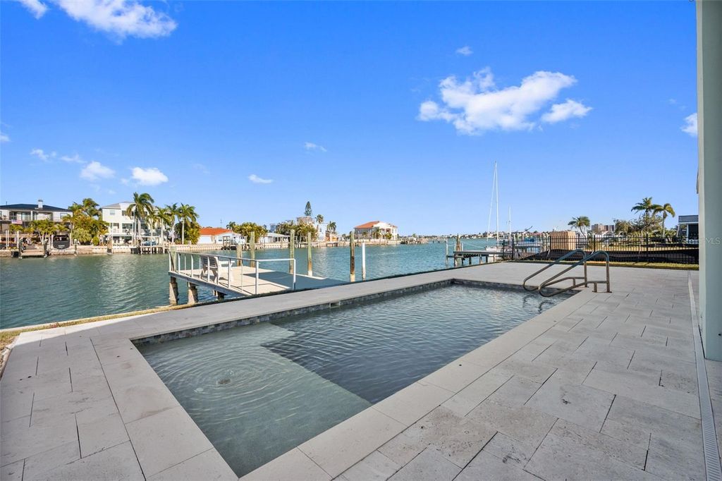 Image 32 of property listing at 11145 4TH STREET E, Treasure Island, FL 33706