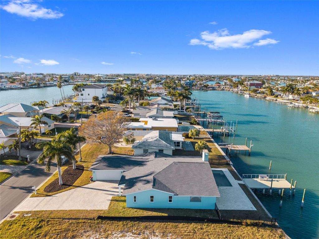 Image 37 of property listing at 11145 4TH STREET E, Treasure Island, FL 33706