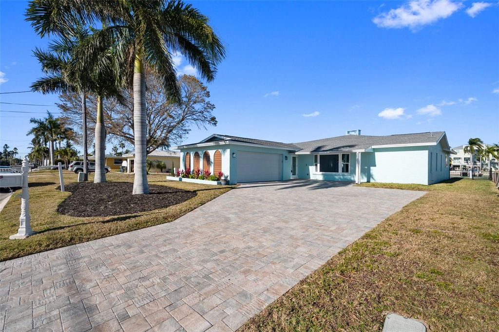 Image 40 of property listing at 11145 4TH STREET E, Treasure Island, FL 33706