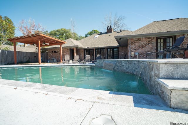 3736 Sessions Dr, Baton Rouge, LA 70816