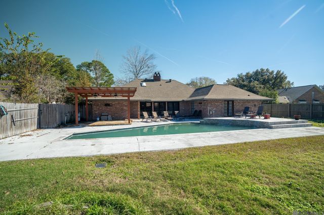 3736 Sessions Dr, Baton Rouge, LA 70816