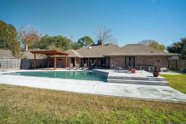 3736 Sessions Dr, Baton Rouge, LA 70816
