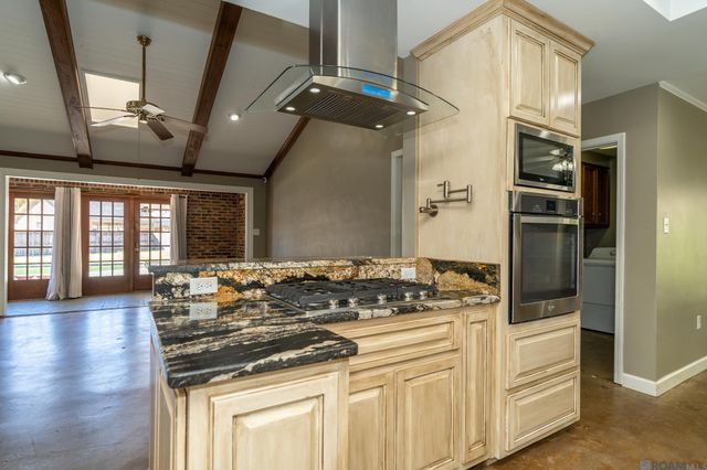 3736 Sessions Dr, Baton Rouge, LA 70816
