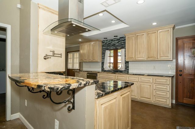 3736 Sessions Dr, Baton Rouge, LA 70816