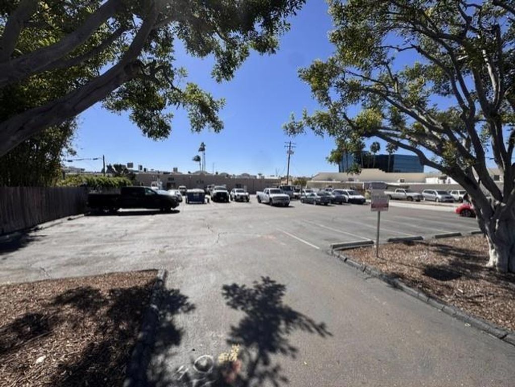 1221 Dorcas St, San Diego, CA 92110 — photo 2