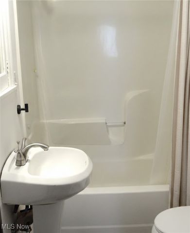 2346 W Oberlin Avenue, Lorain, OH 44052