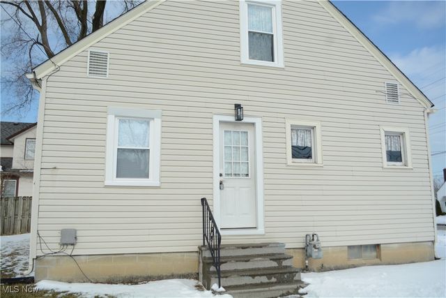 2346 W Oberlin Avenue, Lorain, OH 44052