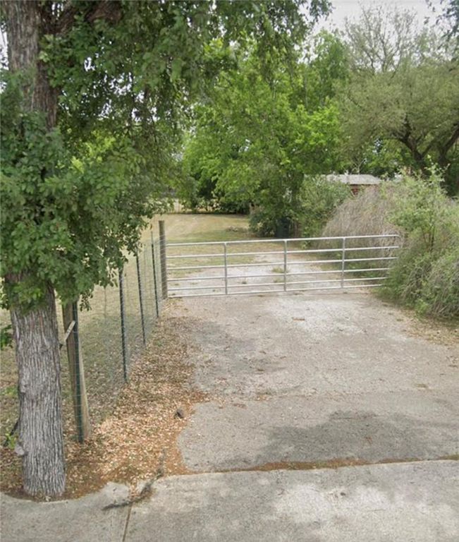 709 Uhland RD, San Marcos, TX 78666