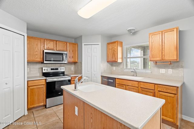 1955 Snapdragon Drive NW, Palm Bay, FL 32907