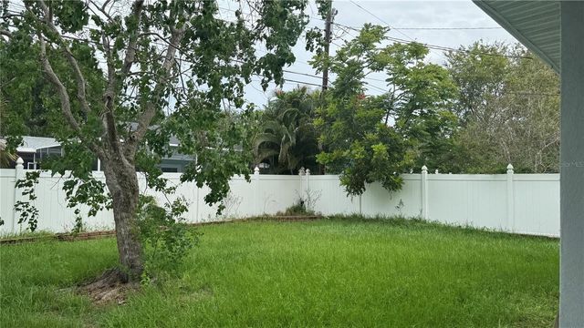 9652 COMMODORE DRIVE, Seminole, FL 33776
