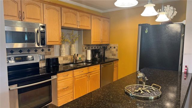 9652 COMMODORE DRIVE, Seminole, FL 33776