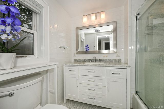 21 S Washington Street, Port Washington, NY 11050