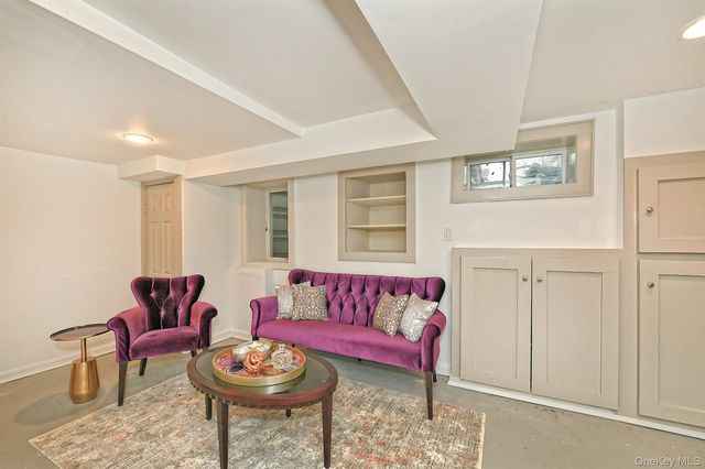 21 S Washington Street, Port Washington, NY 11050