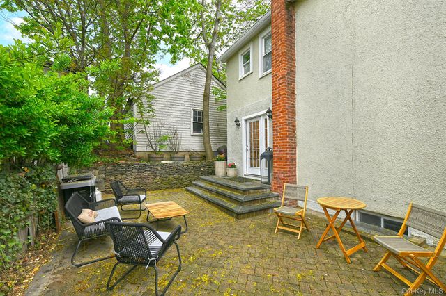 21 S Washington Street, Port Washington, NY 11050