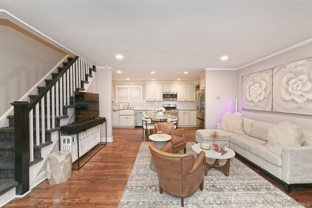 21 S Washington Street, Port Washington, NY 11050