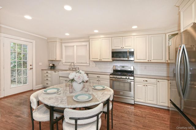 21 S Washington Street, Port Washington, NY 11050