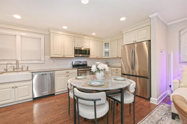 21 S Washington Street, Port Washington, NY 11050