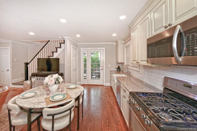 21 S Washington Street, Port Washington, NY 11050