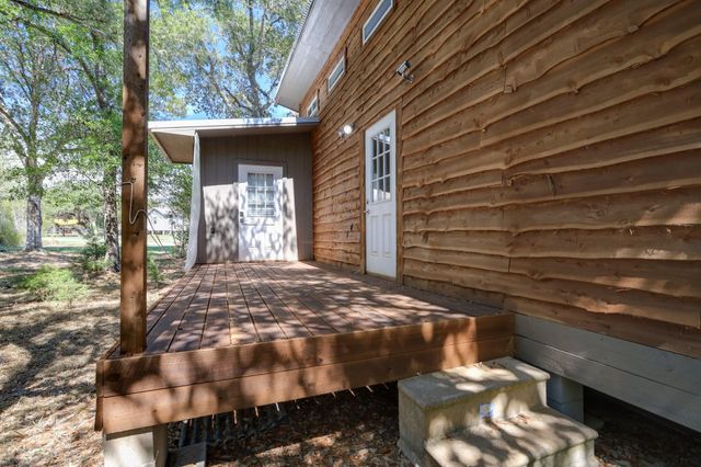 203 Hickory DR, Sheridan, TX 77475