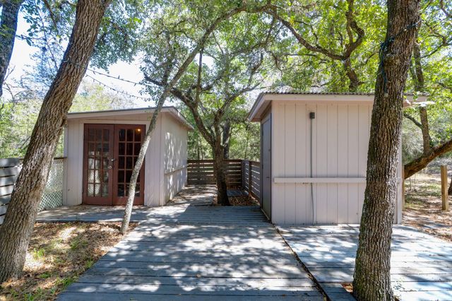 203 Hickory DR, Sheridan, TX 77475