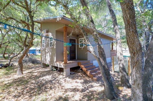 203 Hickory DR, Sheridan, TX 77475