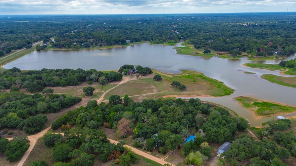 203 Hickory DR, Sheridan, TX 77475