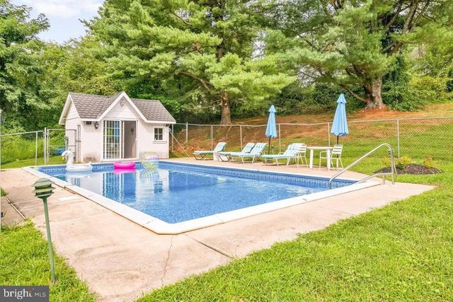 908 LINCOLN RD, Phoenixville, PA 19460