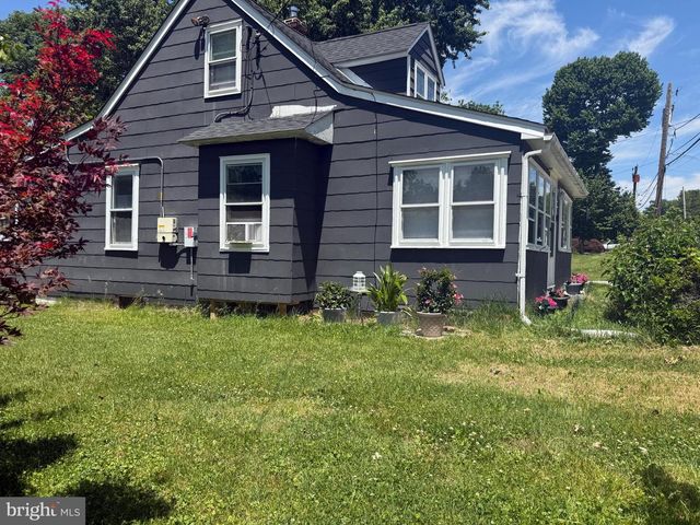 1628 CHERRY ST, Upper Chichester, PA 19061
