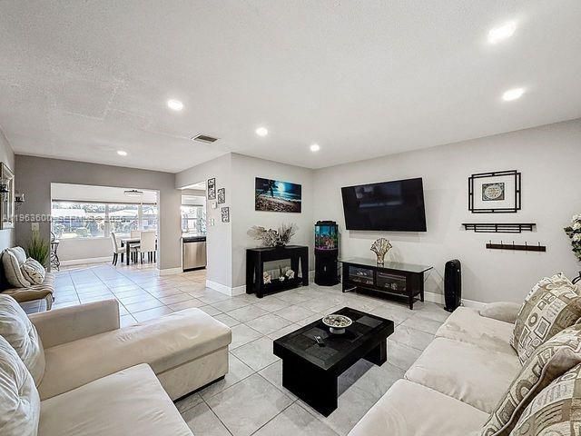 4506 NW 47th St, Tamarac, FL 33319