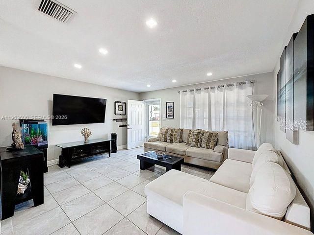 4506 NW 47th St, Tamarac, FL 33319