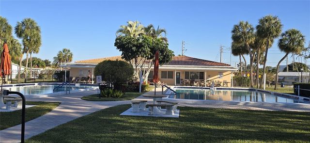 4506 NW 47th St, Tamarac, FL 33319