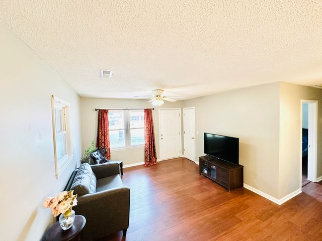 1883 Jaywood Circle, Charleston, SC 29407