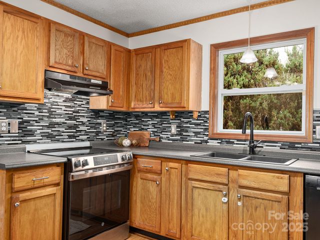 7 Wilson Creek Drive, Asheville, NC 28803