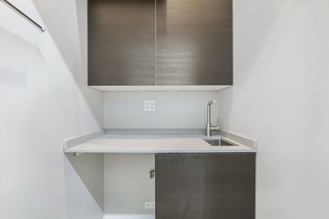 1544 W North Avenue 101, Chicago, IL 60642