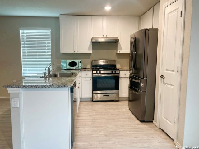 914 Albatross Way, San Antonio, TX 78221