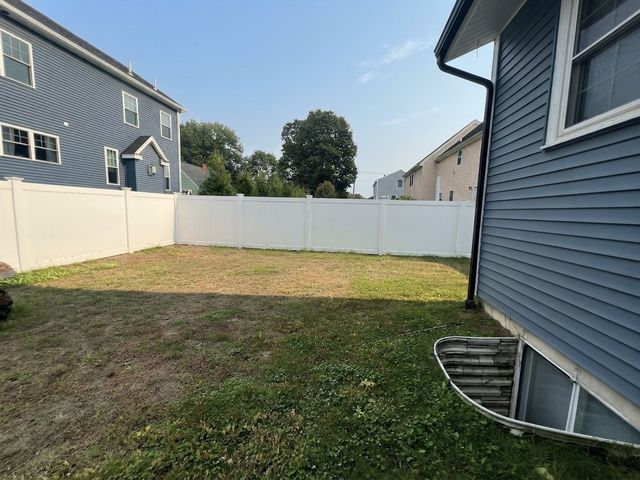 18 Liberty St 1, Wilmington, MA 01887