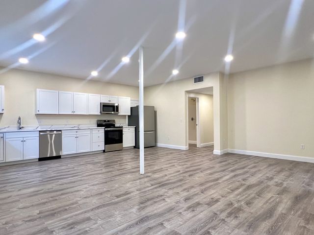 18 Liberty St 1, Wilmington, MA 01887