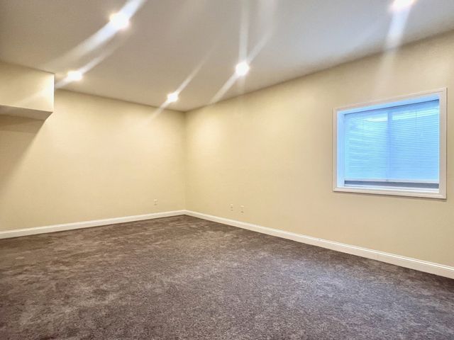 18 Liberty St 1, Wilmington, MA 01887