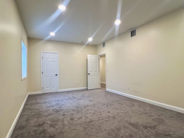 18 Liberty St 1, Wilmington, MA 01887