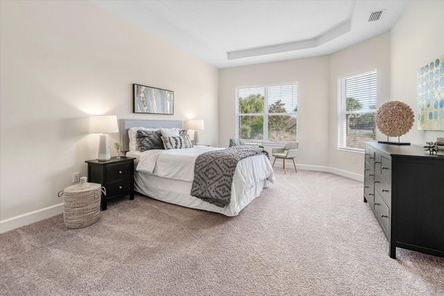 82 N Lakewalk Dr, Palm Coast, FL 32137