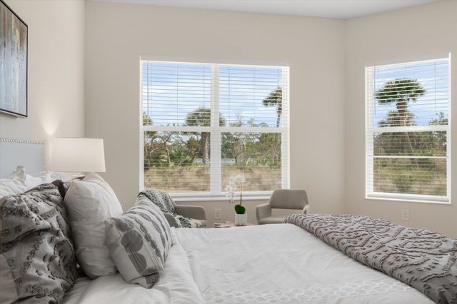 82 N Lakewalk Dr, Palm Coast, FL 32137