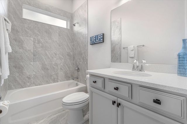 82 N Lakewalk Dr, Palm Coast, FL 32137