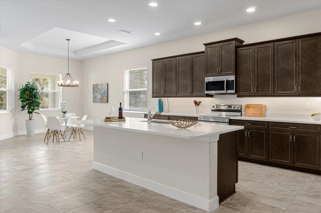 82 N Lakewalk Dr, Palm Coast, FL 32137