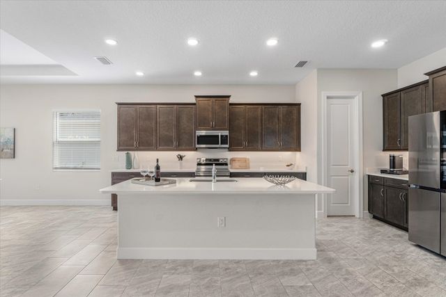 82 N Lakewalk Dr, Palm Coast, FL 32137