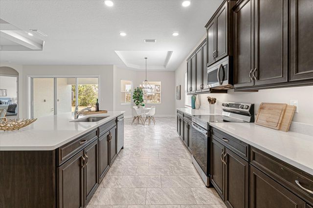 82 N Lakewalk Dr, Palm Coast, FL 32137