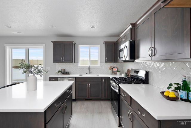 9532 S Stonefly Ave, Kuna, ID 83634