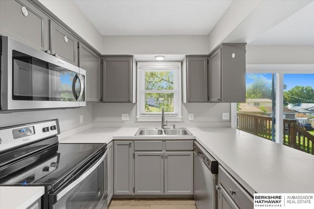 7617 Newport Avenue, Omaha, NE 68122