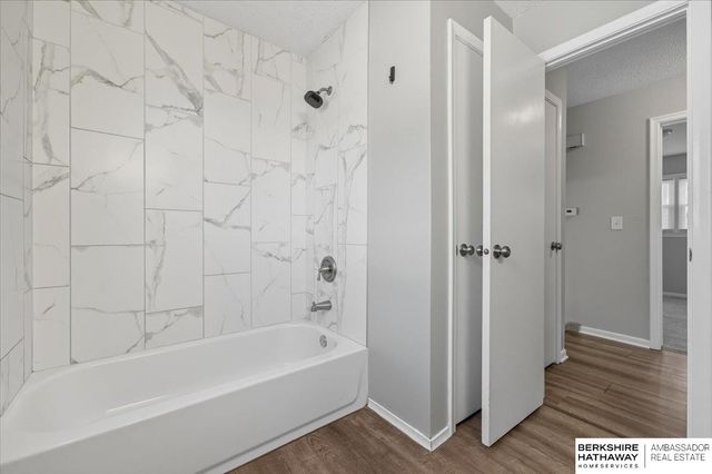 7617 Newport Avenue, Omaha, NE 68122