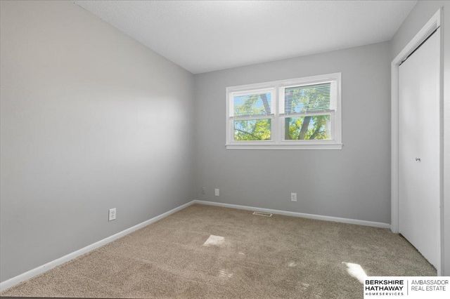 7617 Newport Avenue, Omaha, NE 68122