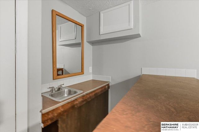 7617 Newport Avenue, Omaha, NE 68122